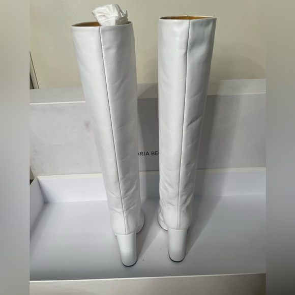 Victoria Beckham white boots - Picture 2 of 11
